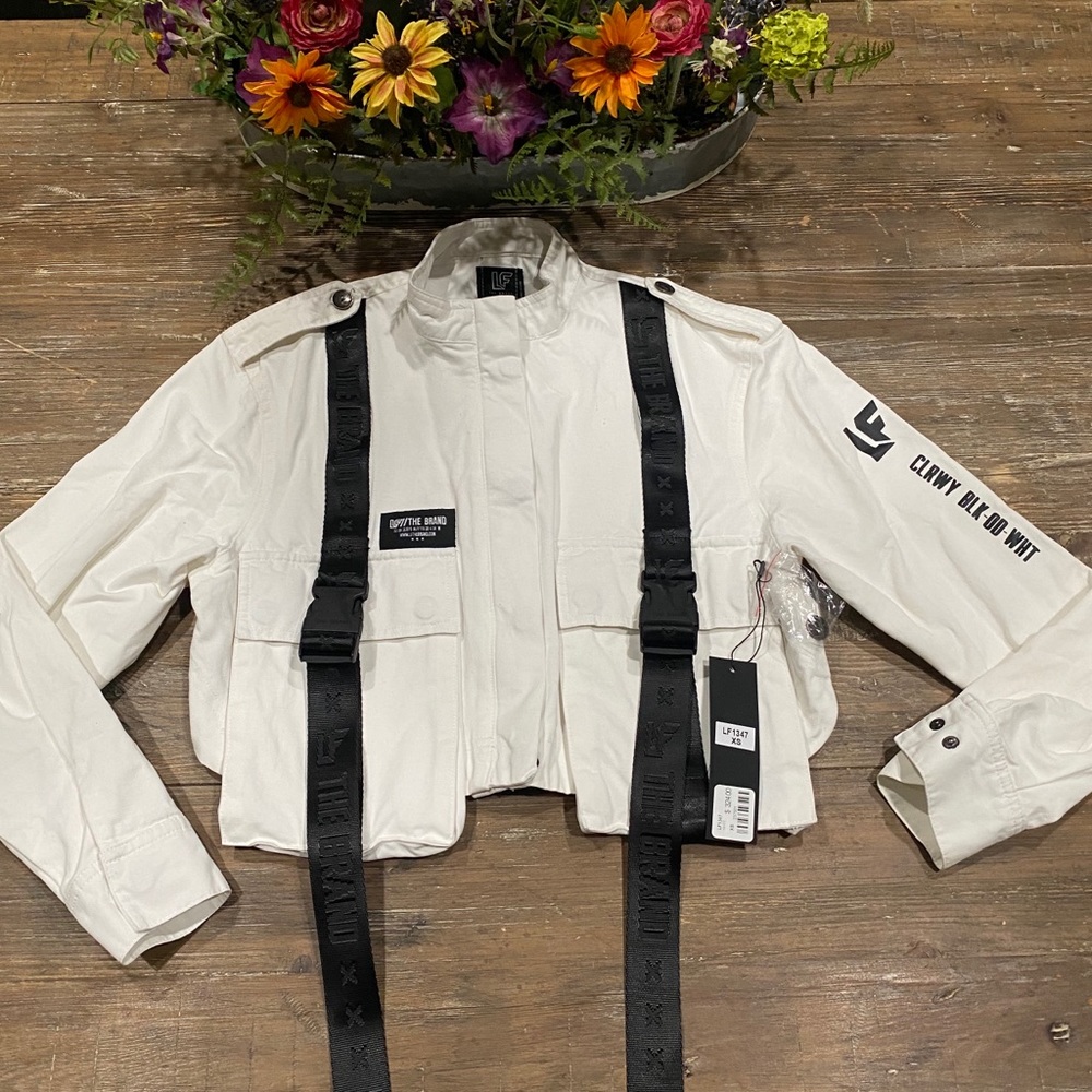 LF white cropped jacket size xs
